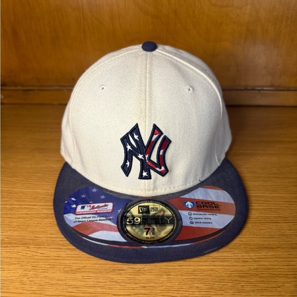 Yankees 59Fifty Hat Size 7 3/8 – White Canvas w/ American Flag & Sticker - Picture 1 of 5